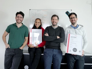 Wie wir uns ISO 27001 und 9001 zertifiziert haben: Ein Blick hinter die Kulissen Wie wir uns ISO 27001 und 9001 zertifiziert haben:...